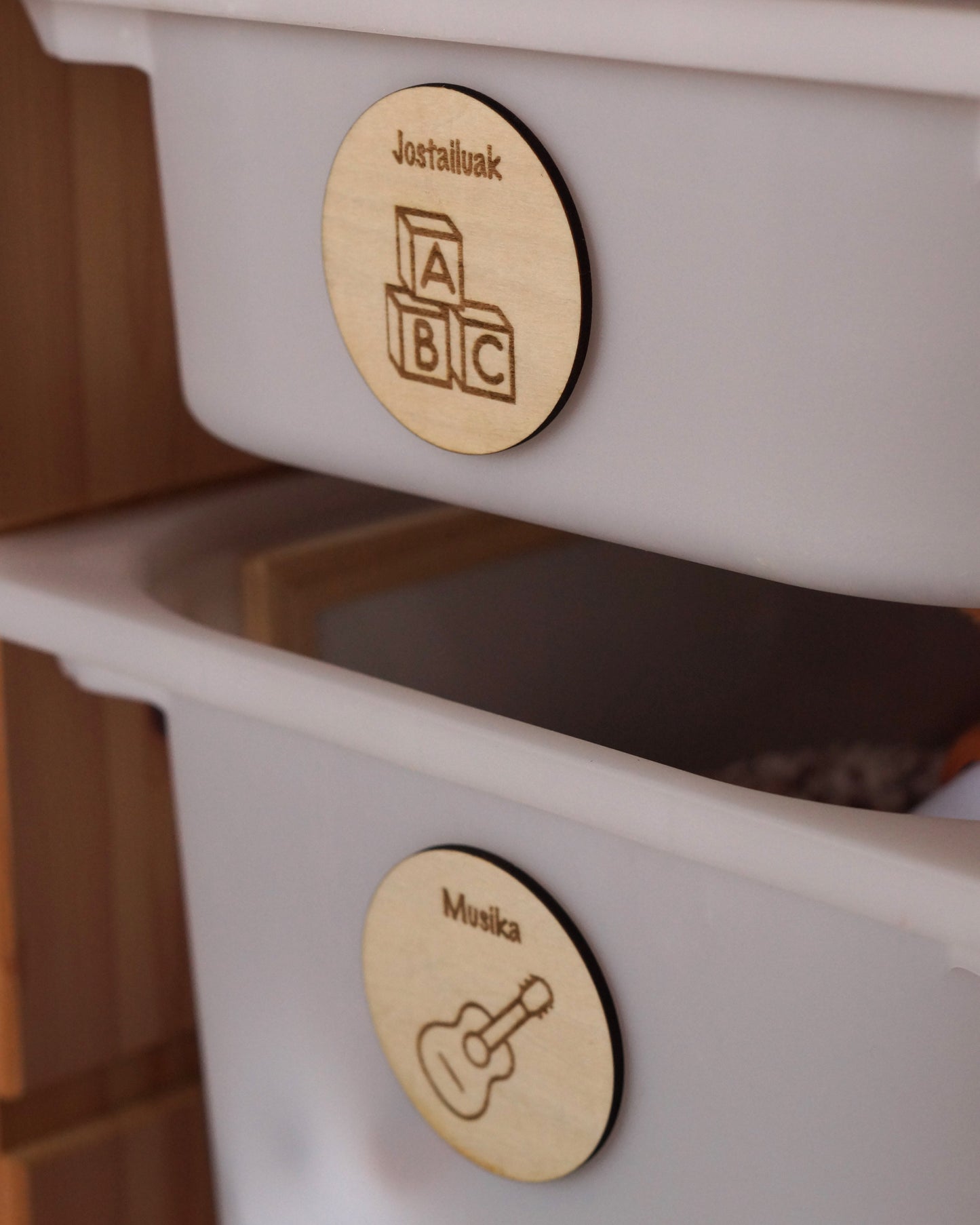 Etiquetas madera organización
