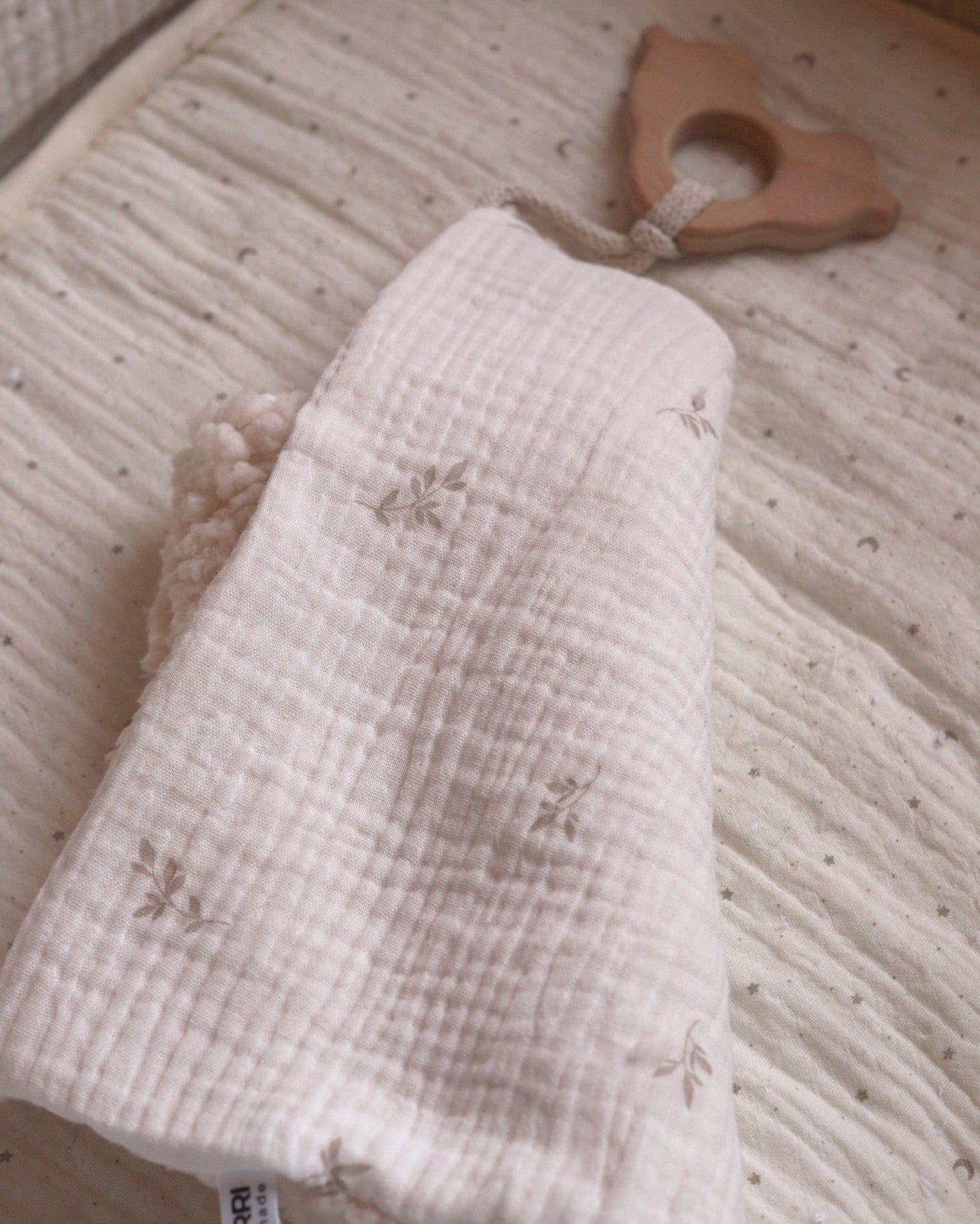 Dou dou bebé - Trapito apego hojitas