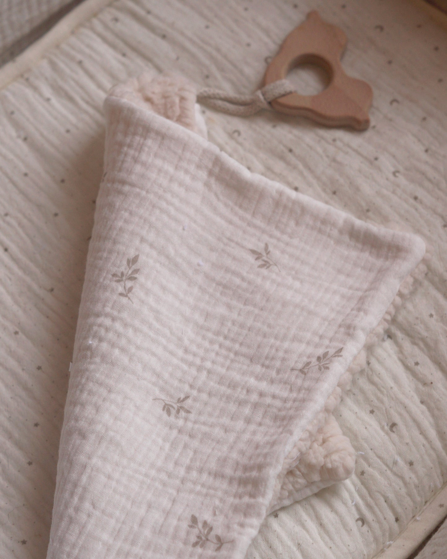 Dou dou bebé - Trapito apego hojitas