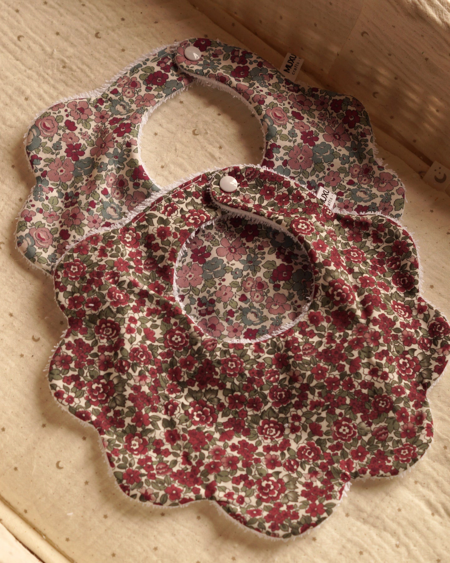 Baberos flor burdeos - pack 2