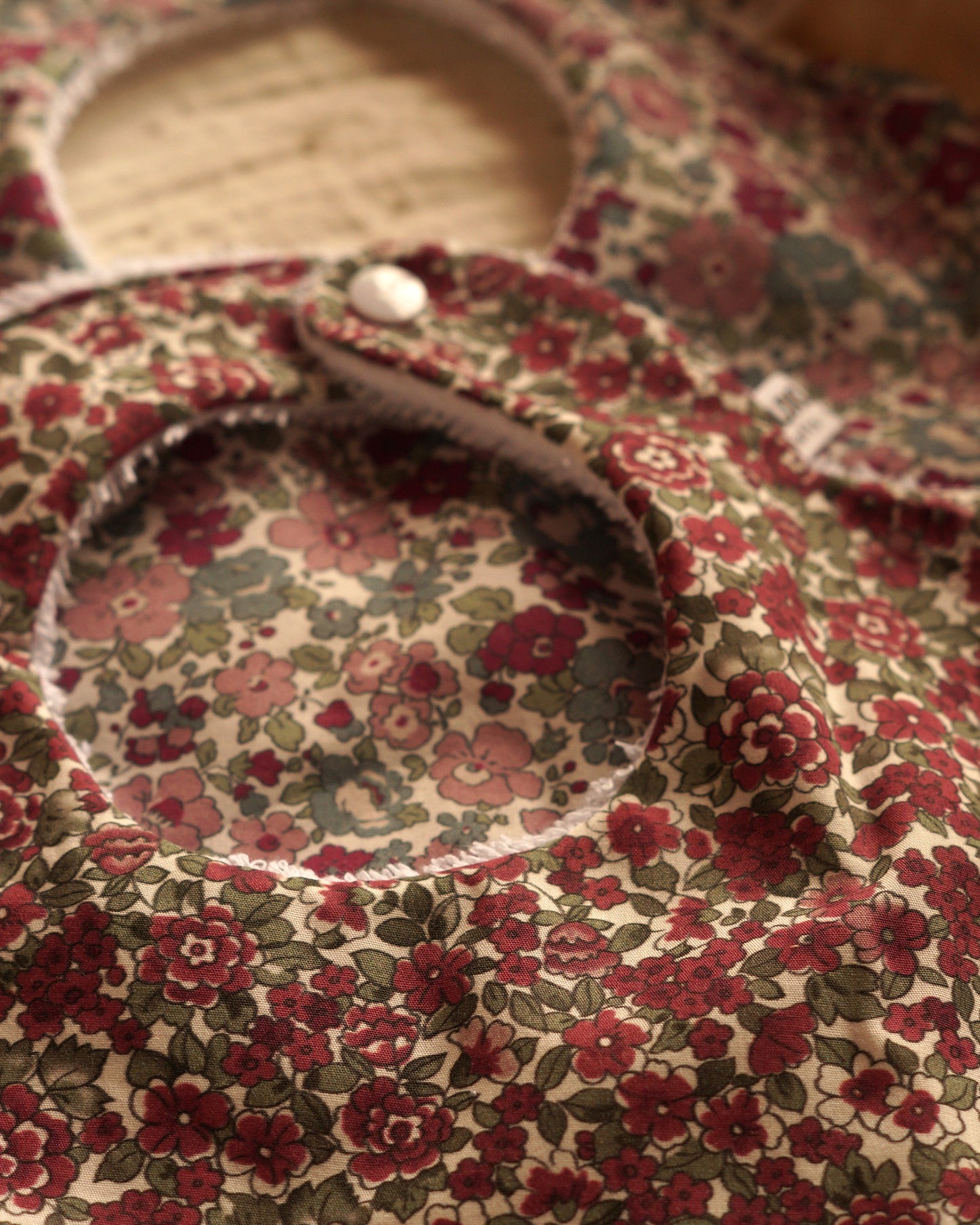 Baberos flor burdeos - pack 2