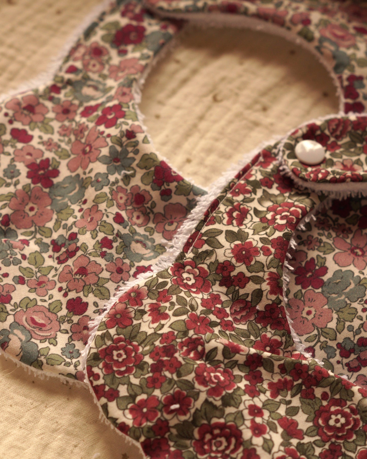 Baberos flor burdeos - pack 2